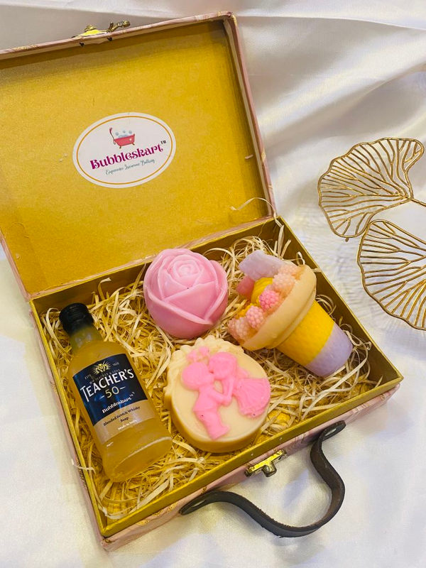 Bubbleskart Valentine Special Hamper For Your Special Ones ( Set Of 4)